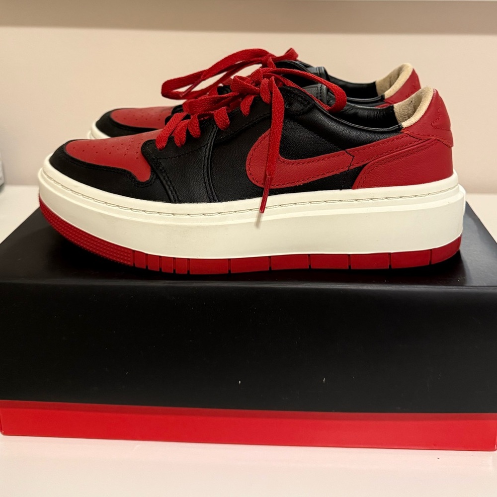 W AIR JORDAN 1 ELEVATE LOW SE
BLACK/GYM RED